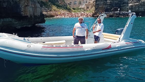 Polignano a Mare: Boat Tour with Aperitif