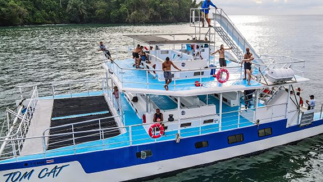 マヌエル・アントニオ発 オールインクルーシブ カタマラン エコアドベンチャー