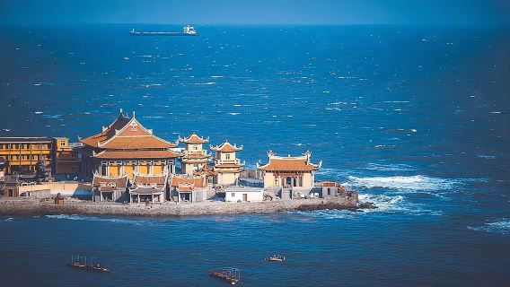 Quanzhou Luojia Temple + Jinjiang Wulin Traditional Village + Xunpu Village + Yongning Ancient Town + Golden Coast Driver-Guide 1-day Tour