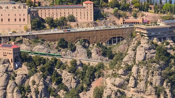 Barcelonasta: Montserrat junalla, köysiradan vaunulla ja hammasratasjunalla