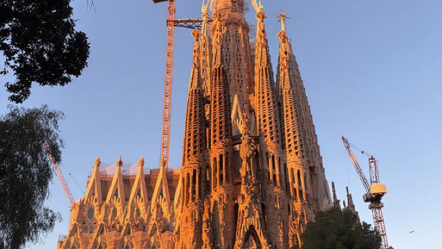 Sagrada Familia and Gaudí, very early in the morning