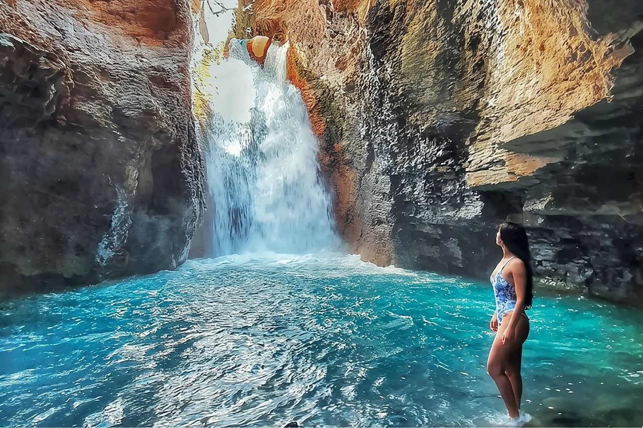 La Leona Waterfall Hike 