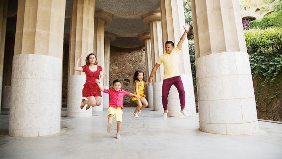 Sesión fotográfica privada en el Parque Güell con entrada preferente.