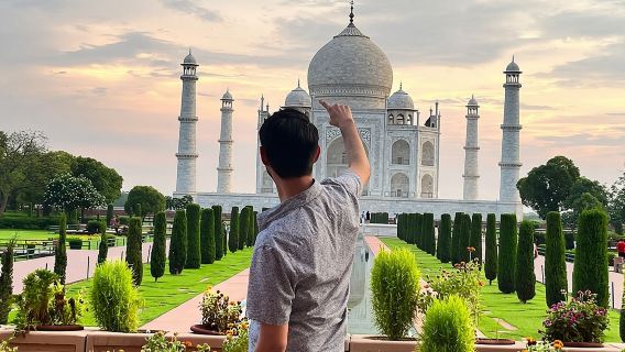 ทัวร์ทัชมาฮาลส่วนตัวแบบรวมทุกอย่างจากเดลีโดยรถยนต์
