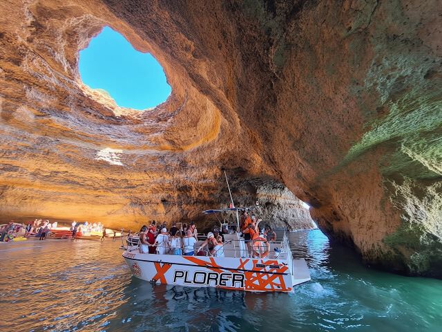 Hang động ở Algarve và Tour du thuyền ngắm cá heo từ Albufeira