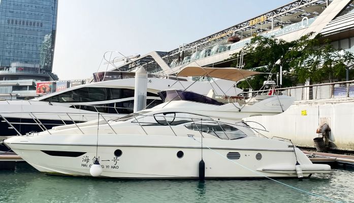 Location de yacht à Haikou - Azimut italien de 45 pieds (capacité 10 personnes) avec tapis magique et toboggan aquatique gratuits - Idéal pour sorties en groupe et fêtes