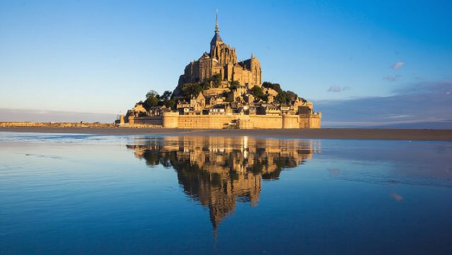 パリ発 モンサンミッシェル日帰りツアー（修道院入場券付き）