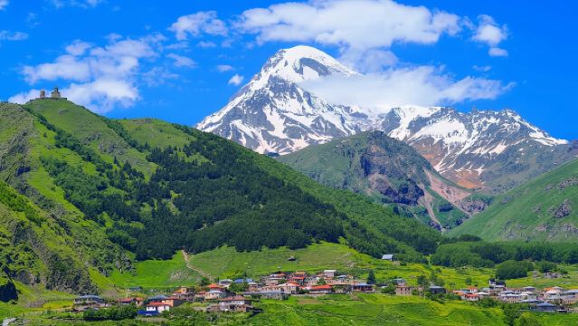 Excursión de un día a Kazbegi y Gudauri