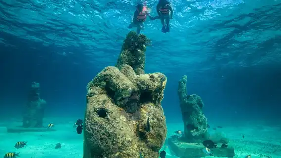 Isla Mujeres: Catamaran with Snorkeling, Food + Drinks