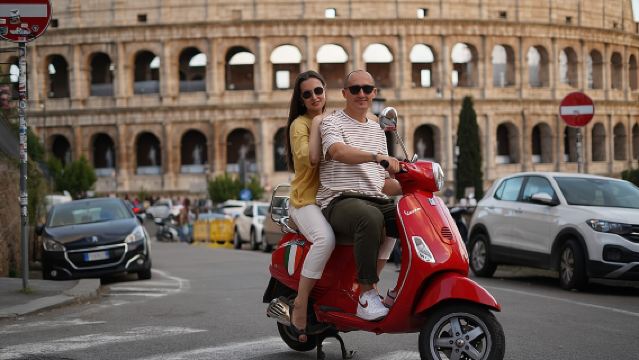 Tour in Vespa a Roma con il team fotografico professionista RomeIsMyLove