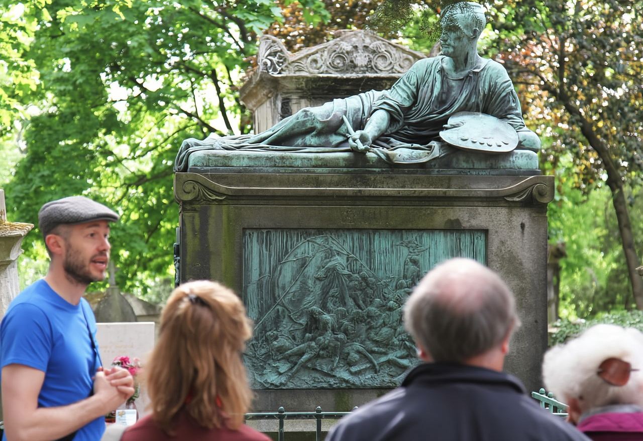 Paris: Famous Graves of Pere Lachaise Cemetery Guided Tour