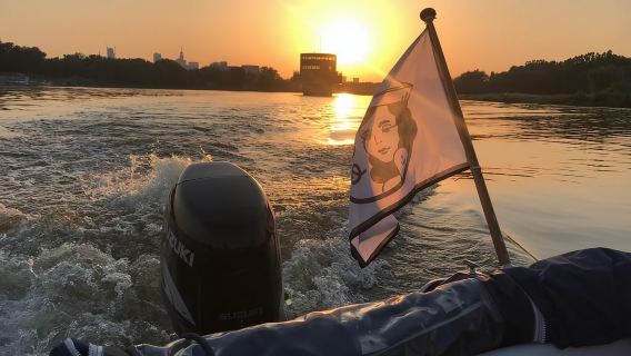 Warsaw: Du thuyền Vistula buổi tối kèm đồ uống chào mừng