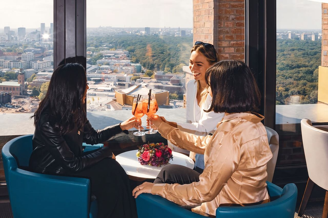 Berlin: Combo-Ticket for Panoramapunkt with Crémant at Café