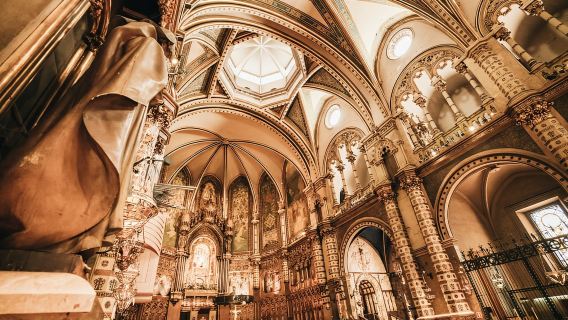Barcelona: Montserrat, Rueda dentada, Virgen Negra y visita a bodegas
