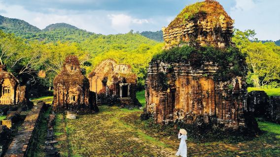 Santuario di Mỹ Sơn - Tour privato della città antica di Hội An, limousine a 9 posti