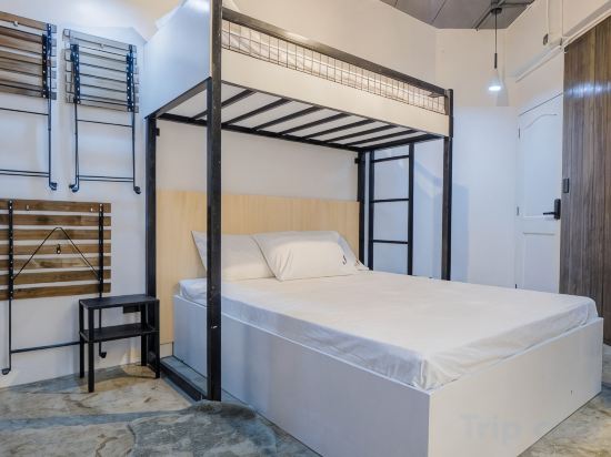 Auberge Petit Hotel Room Type - Deluxe Room