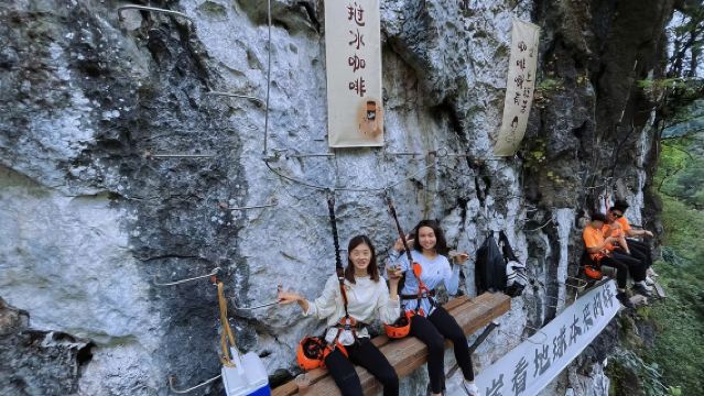 西雙版納雨林徒步三件套-雨林穿越-溶洞探險-雨林飛拉達攀岩-雨林大餐
