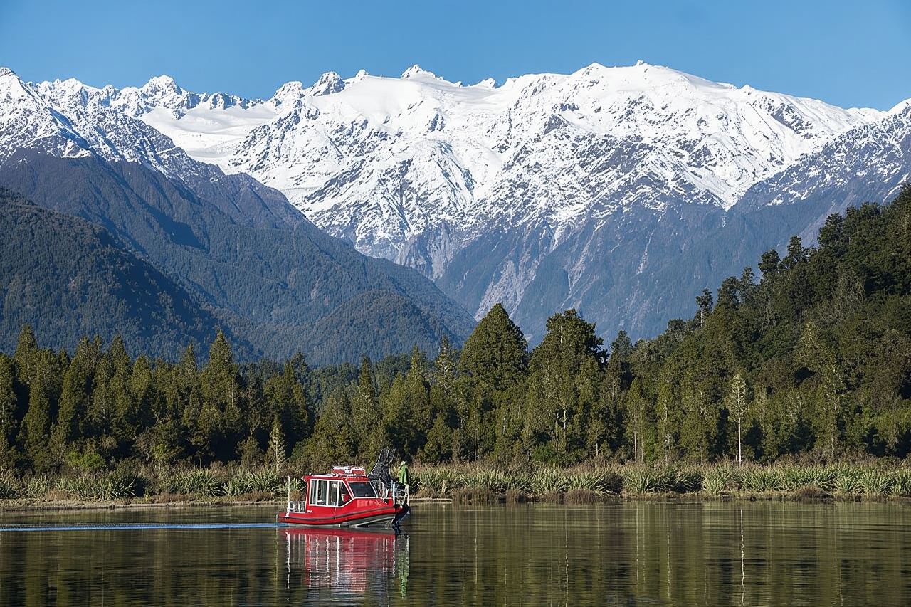 Crociera panoramica di 2 ore sul lago Mapourika