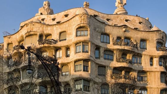 遇見巴塞隆納：經典市區聖家堂一日遊高第之作｜可包車定制