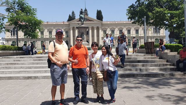 ทัวร์เดินชมเมืองครึ่งวันในย่านดาวน์ทาวน์ซานซัลวาดอร์ และชิมปูปูซ่า