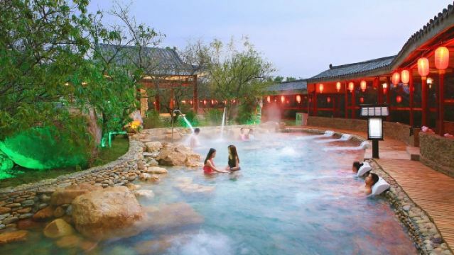 Lushui Lake Scenic Spot + Chibi Longyou Hot Spring (includes admission ticket)