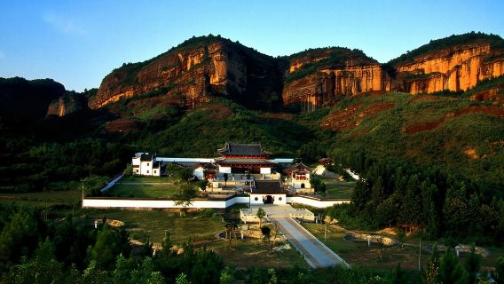 江西鷹潭龍虎山風景區+天師府+懸棺演出一日遊