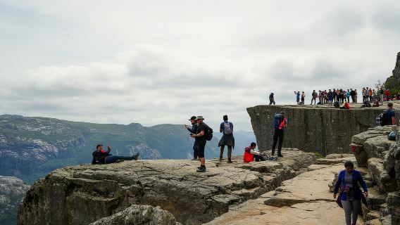 Stavanger: Lysefjorden Cruise and Preikestolen Hike