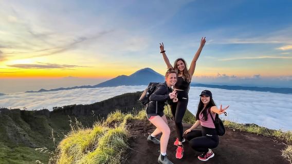 Bali: Trekking Matahari Terbit Gunung Batur & Petualangan Zip-Line Ubud