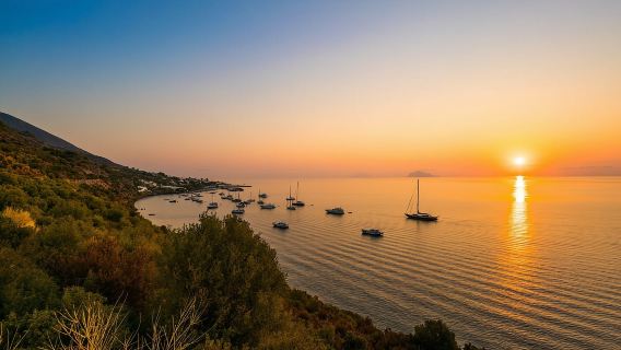 Da Tropea: Isola di Panarea e Vulcano Stromboli di notte