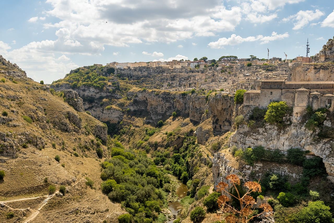 Matera: Sassi Tour with Cave House and Rupestrian Church
