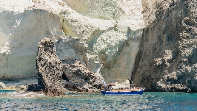 Santorini: Catamaran Tour with BBQ Dinner, Drinks, and Music