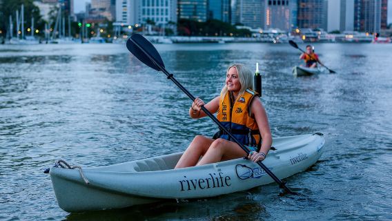 Brisbane: Beleuchtete Nacht-Kajaktour auf dem Fluss