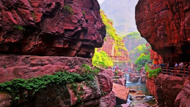 Lawatan Sehari Gunung Yuntai | Lembah Batu Merah + Lembah Xiaozhai [Termasuk pengangkutan pelancongan & tiket masuk tarikan pelancongan + perkhidmatan pengangkutan khas]