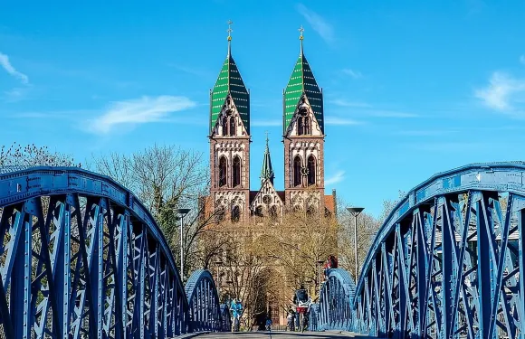 弗賴堡專業導覽步行之旅