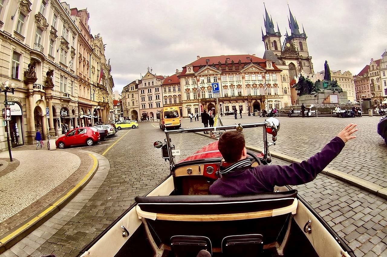 รถยนต์วินเทจปราก - ทัวร์เที่ยวชมสถานที่ 90 นาที / 1-6 ท่าน