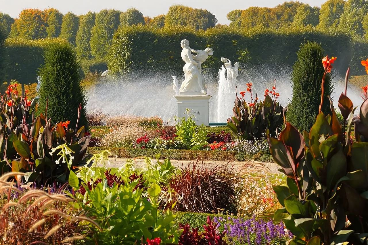 Germany + Market Church Hannover + Herrenhausen Garden + Hannover Altstadt 1-day tour