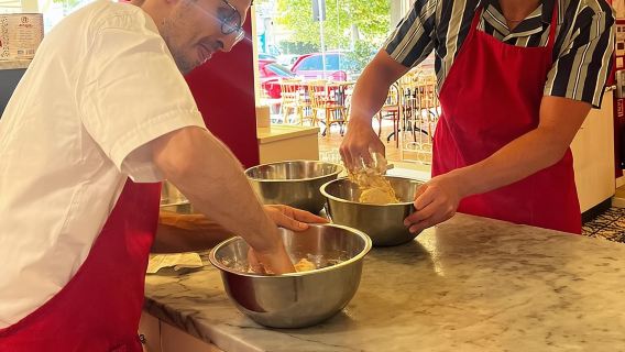 Premium Pizza Making Class at a Pizzeria in Como