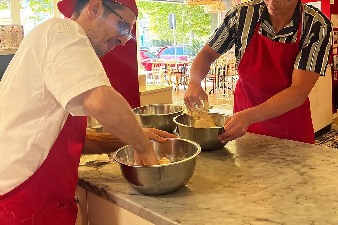 Premium Pizza Making Class at a Pizzeria in Como