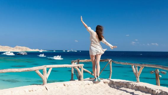 ฮูร์กาดา: ทริปเรือยอทช์ที่เกาะออเรนจ์ พร้อมอาหารกลางวันและกีฬาทางน้ำ