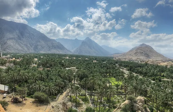 尼茲瓦及綠山群全日遊