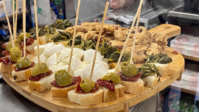 Tasty Naples Street Food Tour of MustEat Gourmet Specialties and MustSee Sites