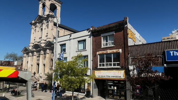 Recorrido por los barrios del este de Toronto: autobús descapotable y guía en vivo