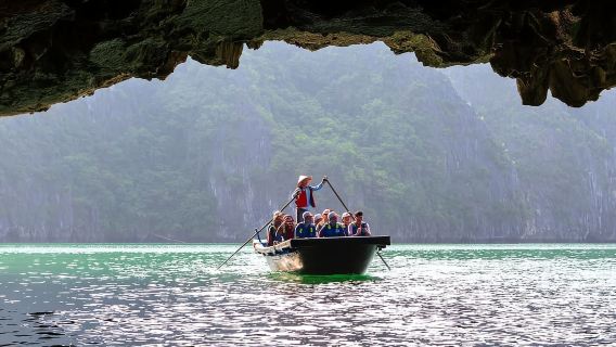 Da Hanoi: crociera di un giorno nella baia di Ha Long con kayak e pranzo