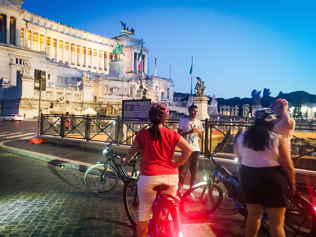 Rome :guided night e-bike tour with typical ice-cream