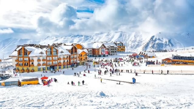 One-day private charter to Zhinvali Reservoir, Gudauri Viewpoint, Ananuri Fortress Complex, and Aragvi River