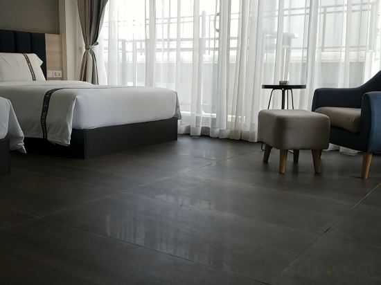 520 Seaview Hotel Room Type - Deluxe Twin Room