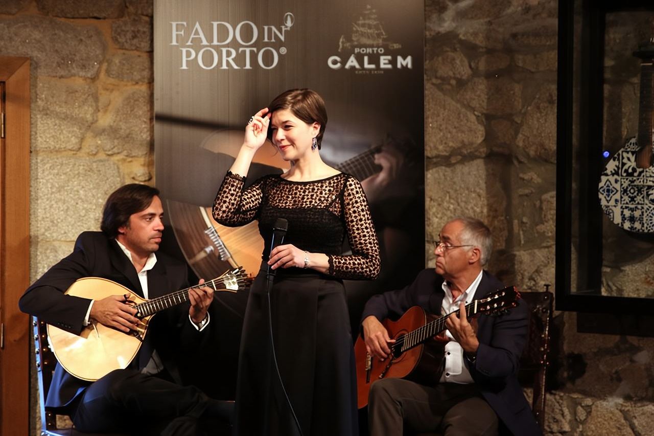 Porto: Cálem Cellar Tour, Live Fado Show and Wine Tasting