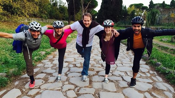 Appian Way E-bike Tour with Gourmet Picnic and Catacombs