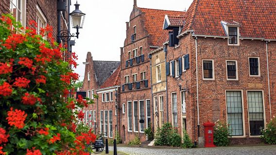 Self-guided audio tour through Bergkwartier and Brinks in Deventer