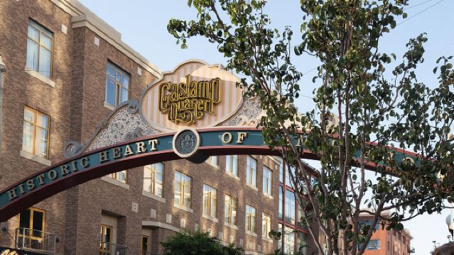 Gaslamp Quarter Food and Drink Tour: Brothels, Bites & Booze